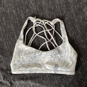Lululemon sports bra